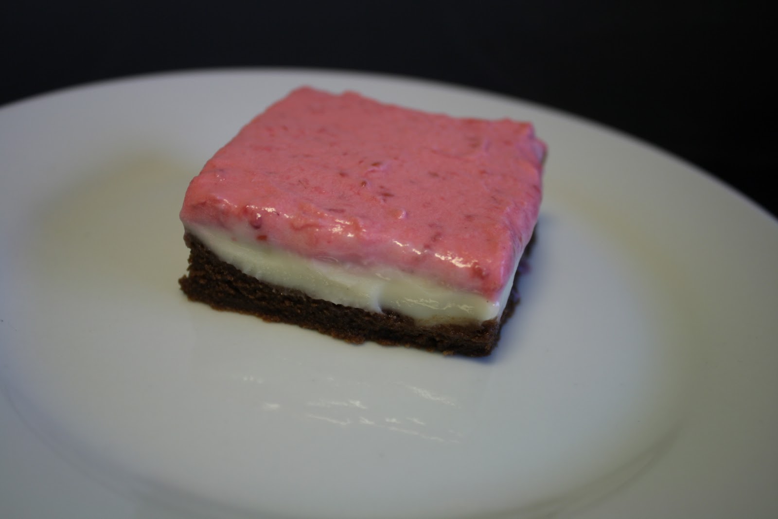 Opskrift på Cheesecake-brownie med hindbærskum