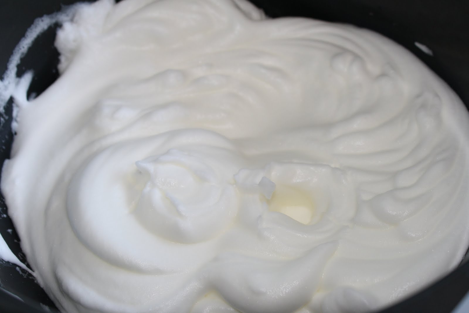 Opskrift på hjemmelavet chokolade pavlova med bær