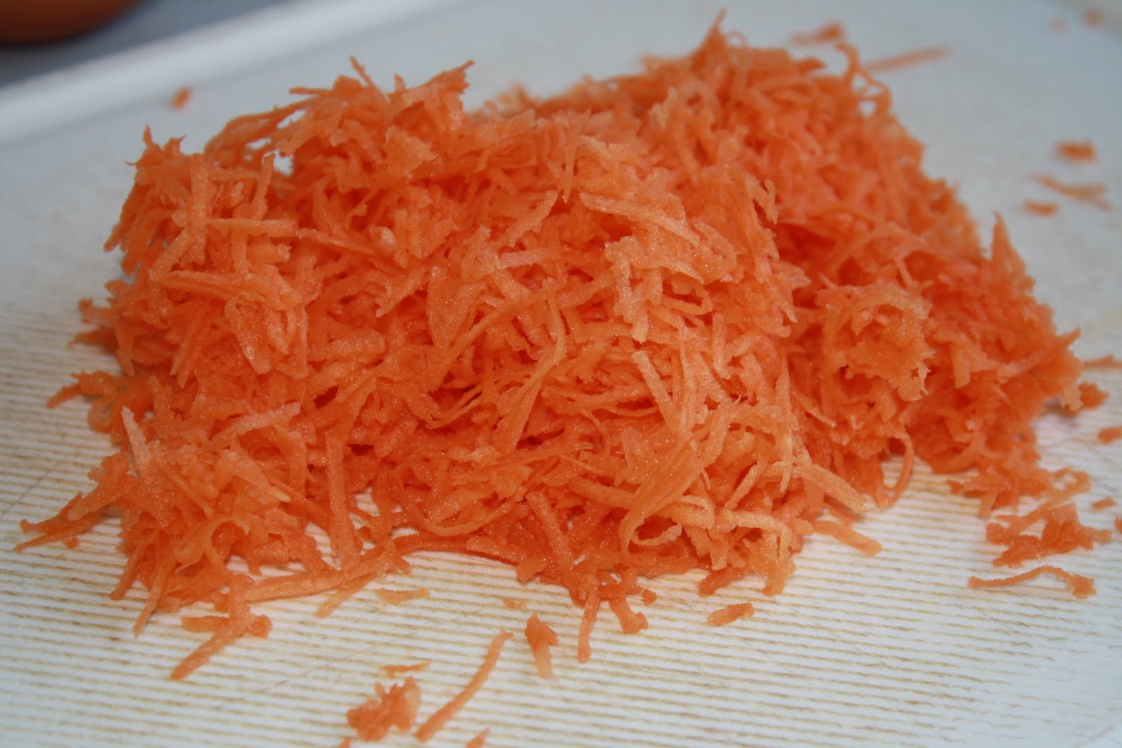  Opskrift på hjemmelavede kyllingefrikadeller med gulerod og forårsløg 