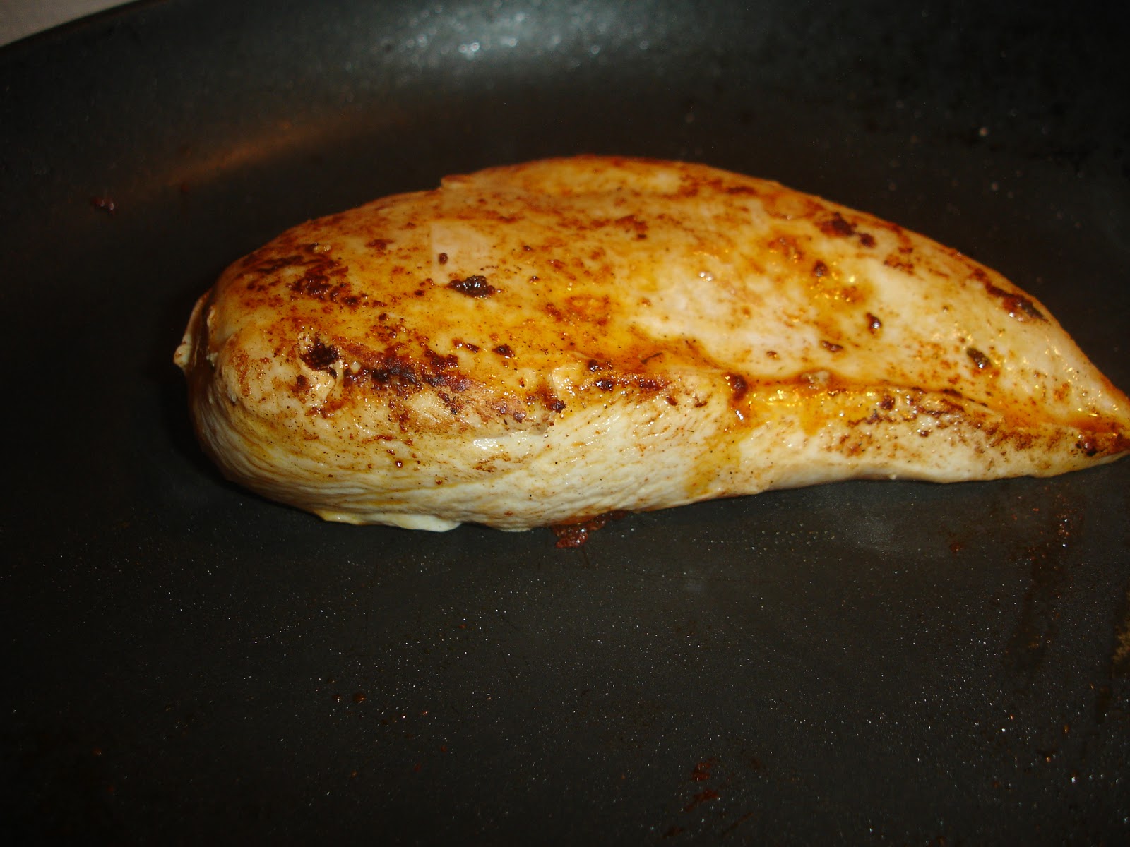 uklar Leeds Skab Stegt kyllingebryst med ovnbagte grøntsager og nem tomatsauce