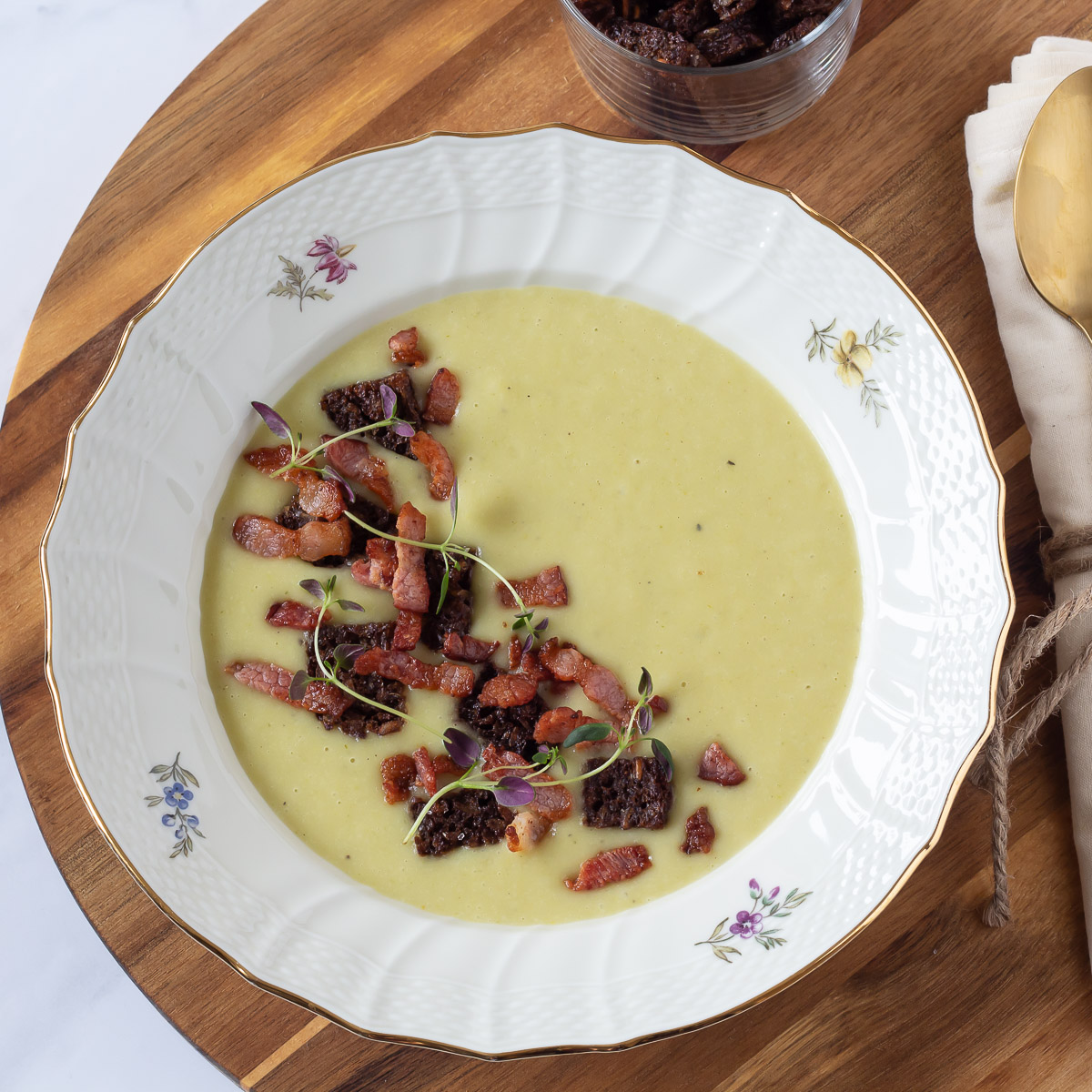 Kartoffel porre suppe | på en cremet og lækker kartoffelsuppe