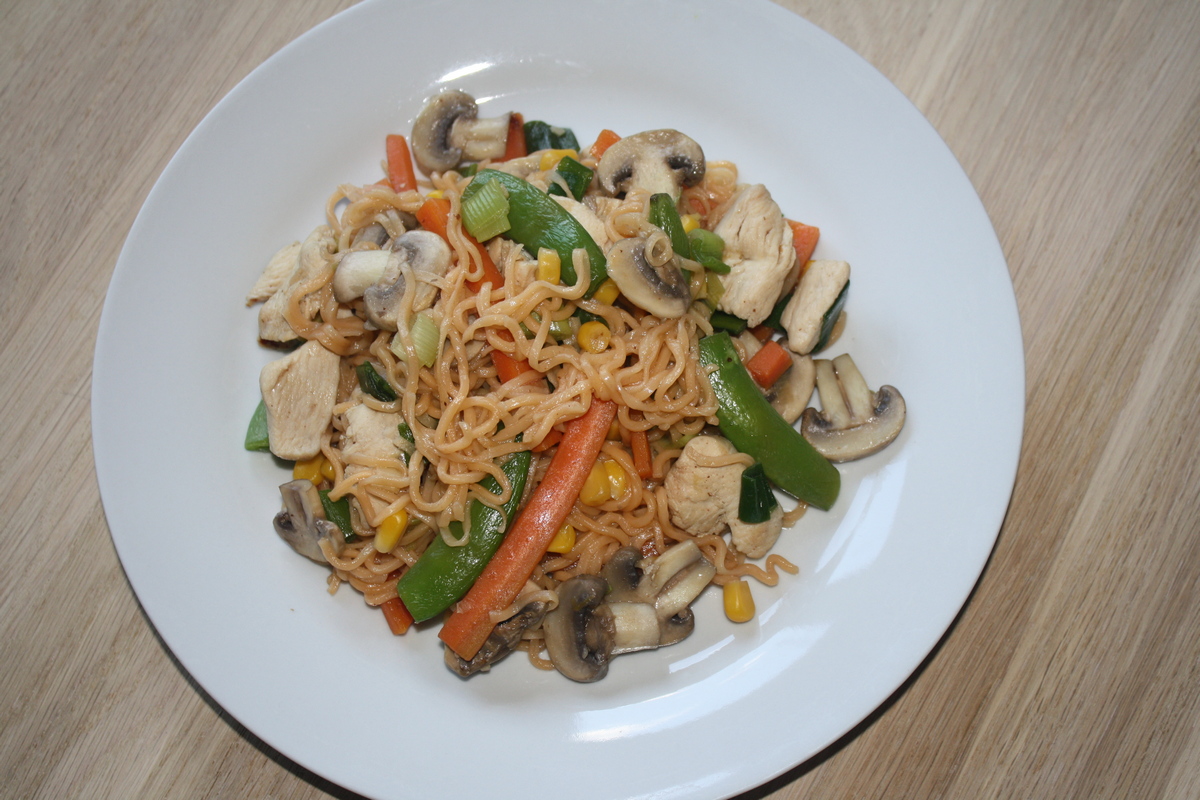 Wok med kylling og groentsager