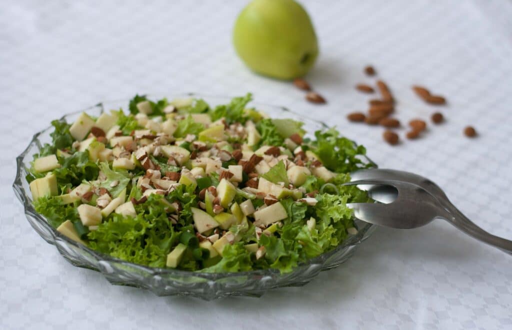 Udsæt fordel celle Grøn salat med æbler & mandler