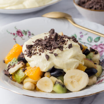 Frugtsalat med raacreme