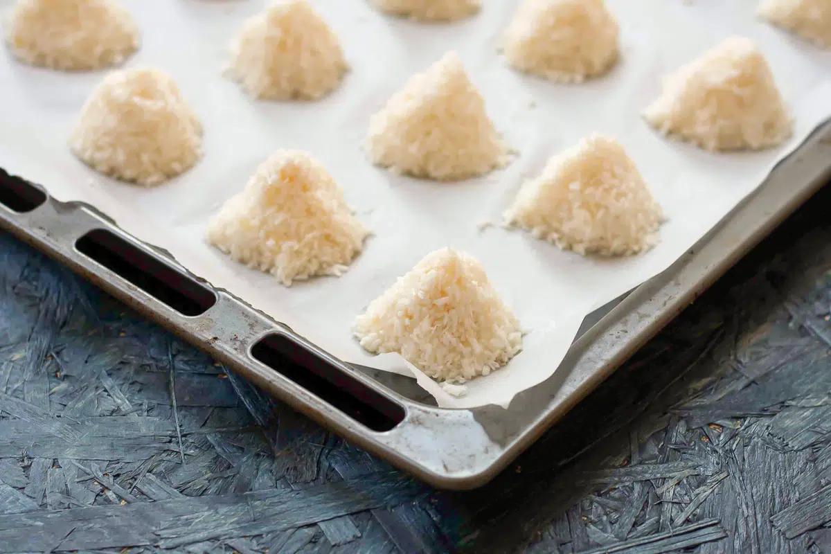 Kokostoppe med marcipan og chokolade ()