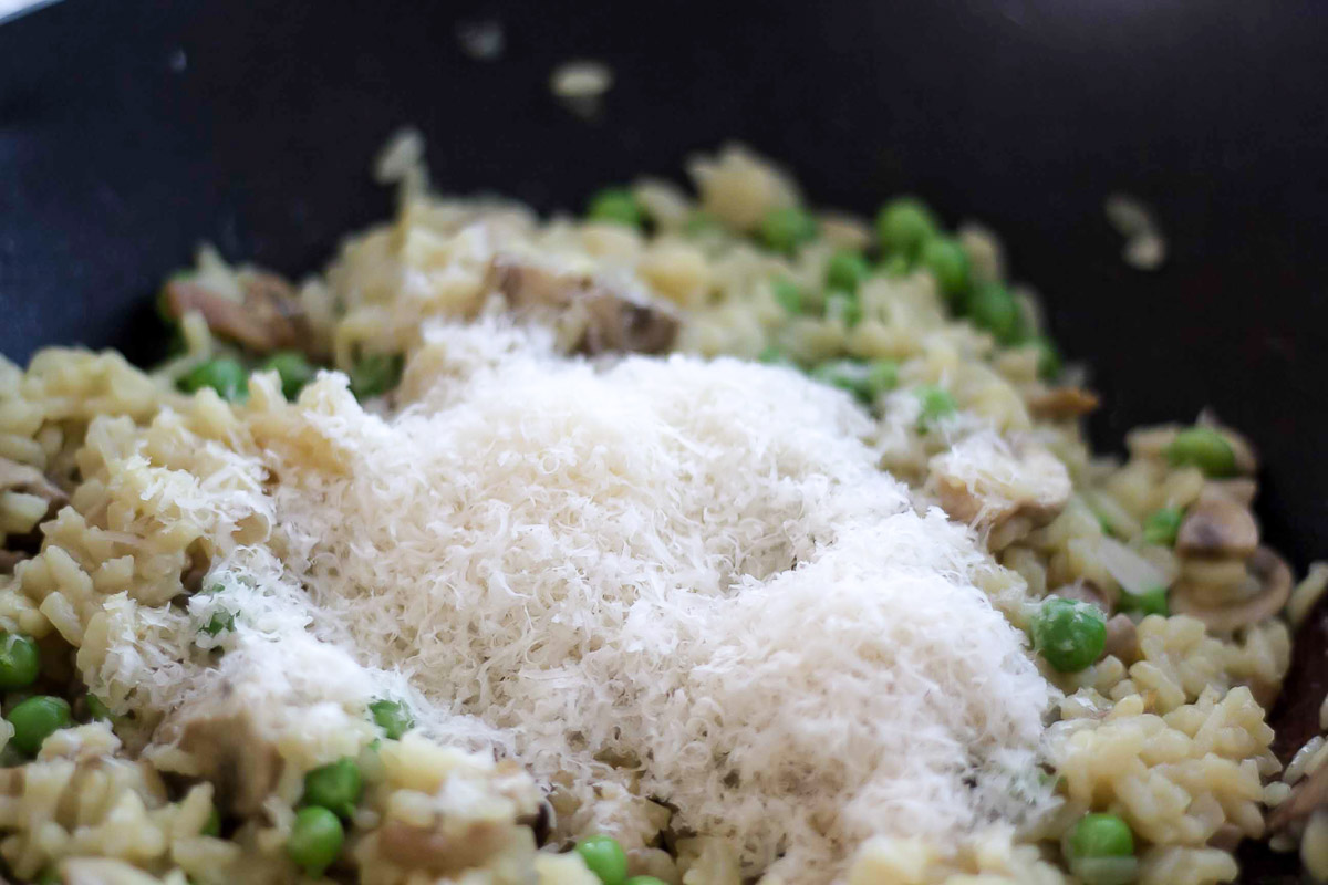 Risotto med friske aerter og stegt torsk