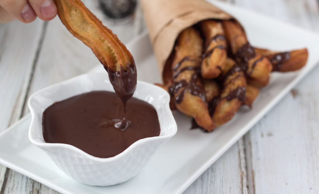 ejendom kontroversiel samtidig Churros med chokoladesauce | Den bedste opskrift på sprøde spanskrør