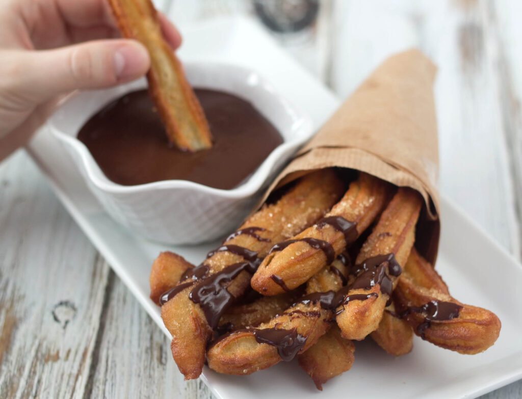 ejendom kontroversiel samtidig Churros med chokoladesauce | Den bedste opskrift på sprøde spanskrør