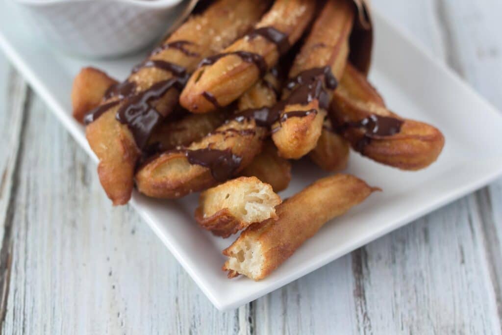 Churros med chokoladesovs