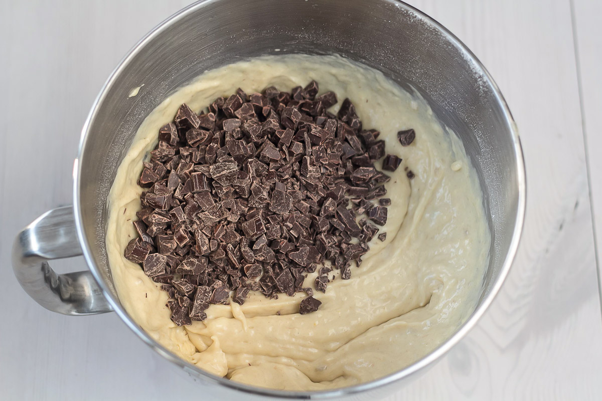 Kagedej med hakket chokolade