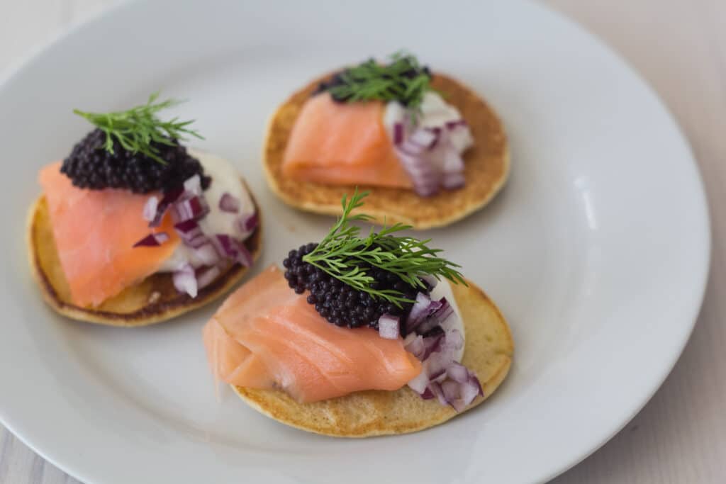 Blinis med røget laks