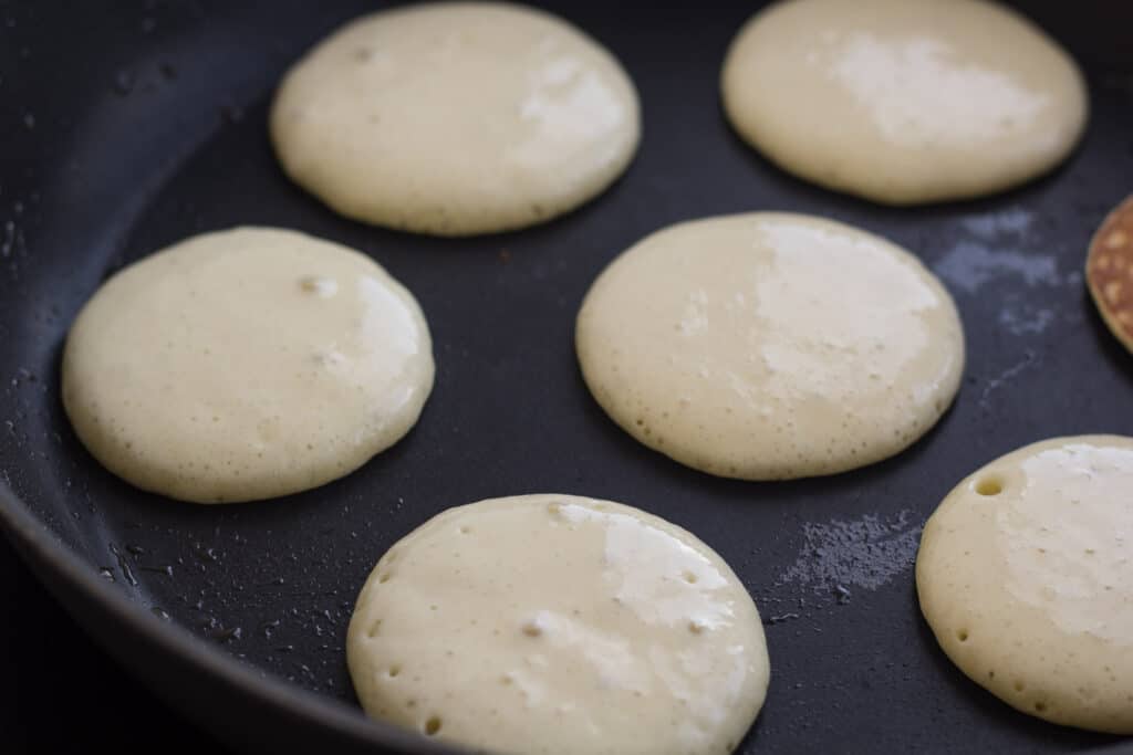 Blinis steges på pande