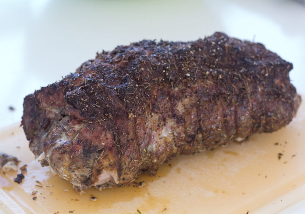 Fyldt nakkefilet med æble og bacon ()