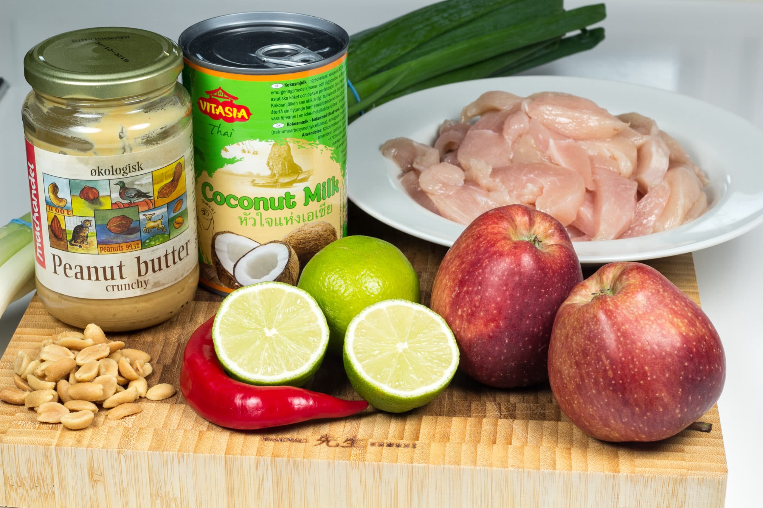 Ingredienser på skærebræt