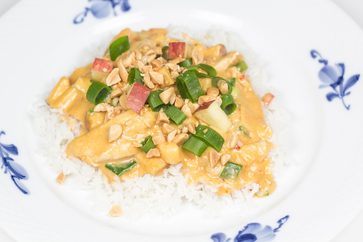 Kylling i cremet peanut butter sauce