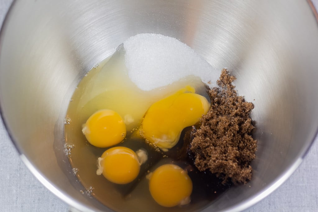 Æg, brun farin og sukker