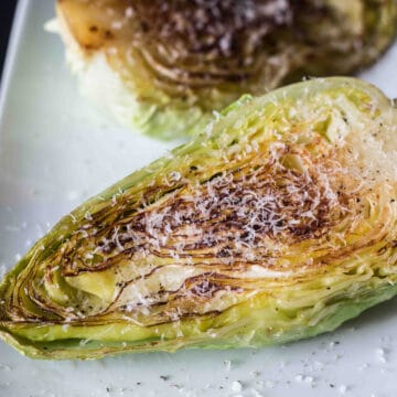 Smørstegt spidskål med parmesan