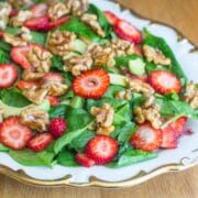 Spinatsalat med avokado og jordbær