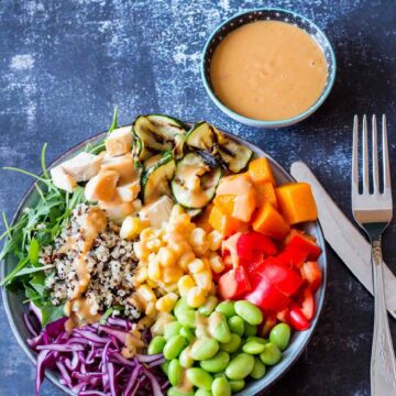 Buddha Bowl med butternut squash og peanutdressing