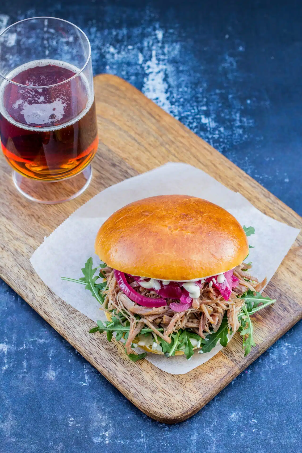 Pulled duck burger burger med confiteret and