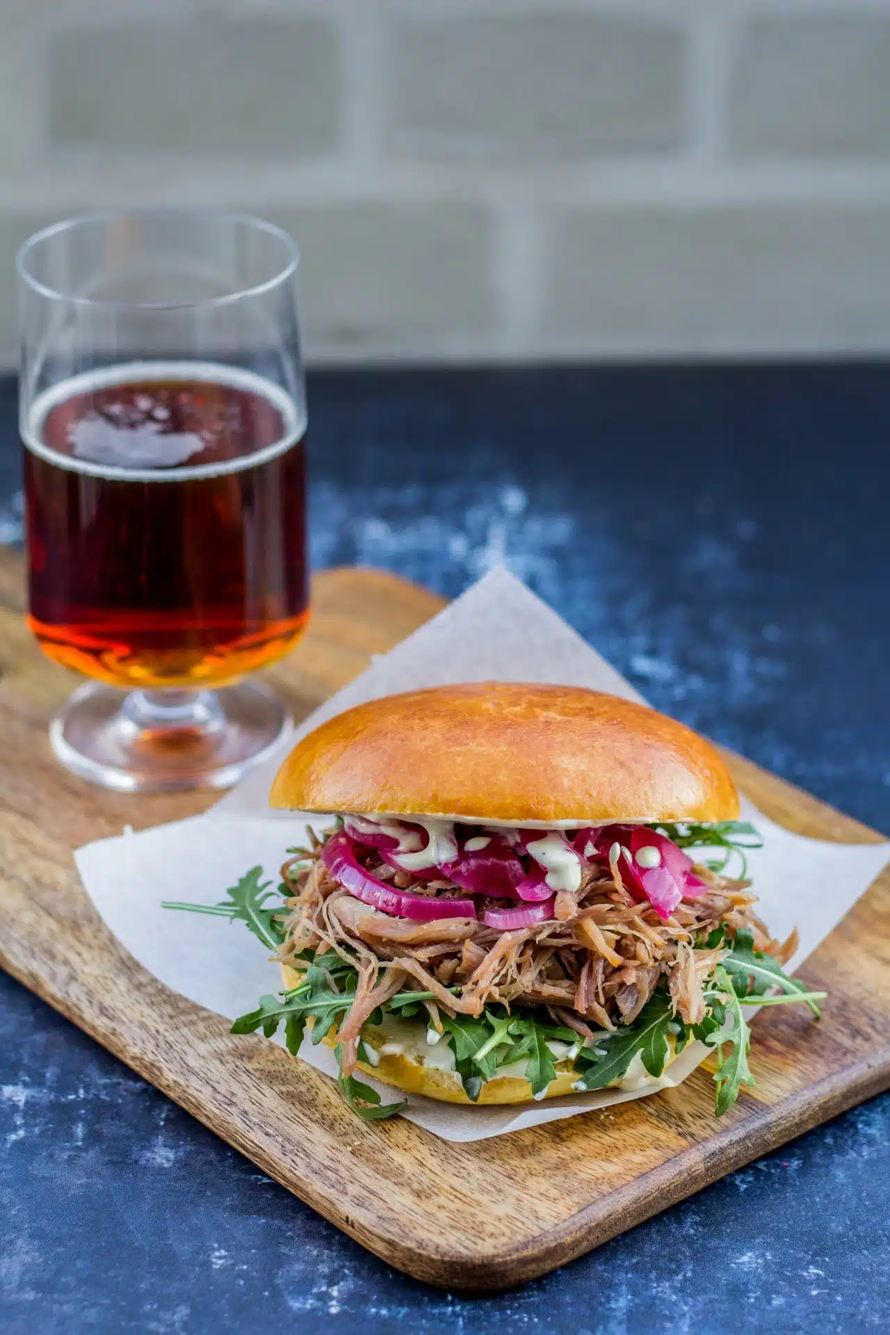 Pulled duck burger burger med confiteret and