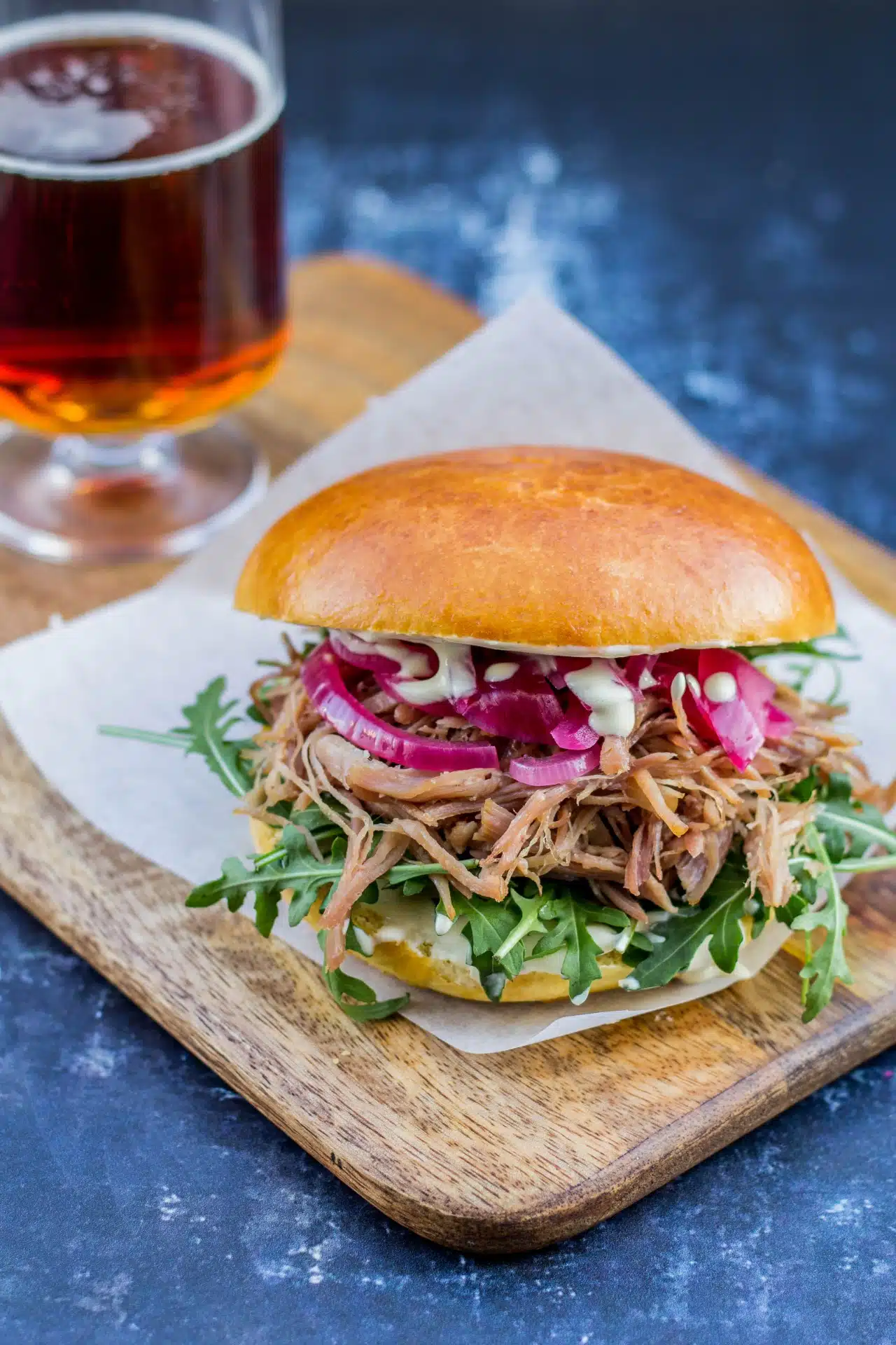 Pulled duck burger burger med confiteret and