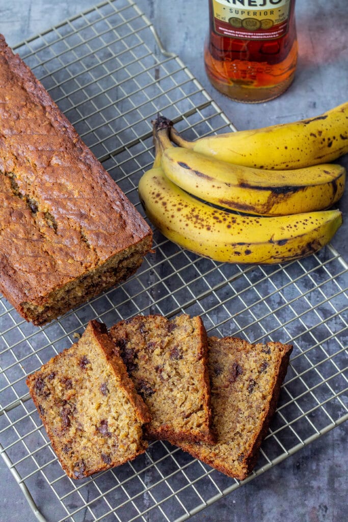 Banankage med flamberede bananer