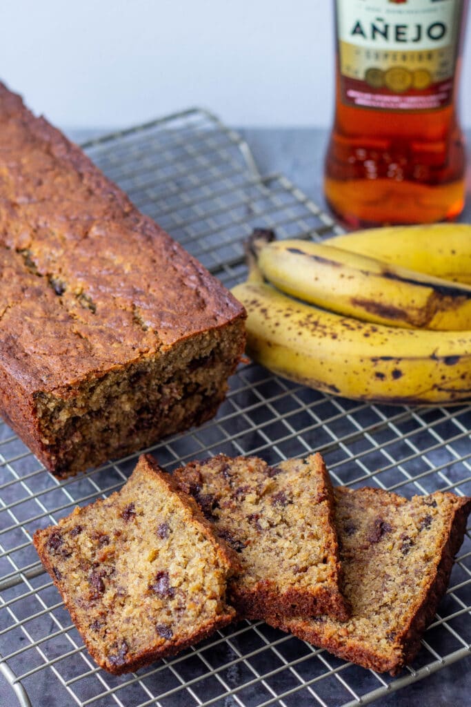 Banankage med flamberede bananer