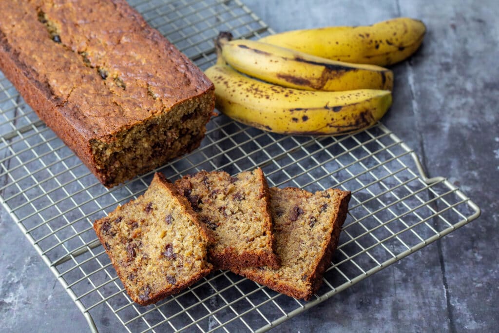 Banankage med flamberede bananer