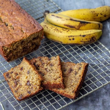 Banankage med flamberede bananer
