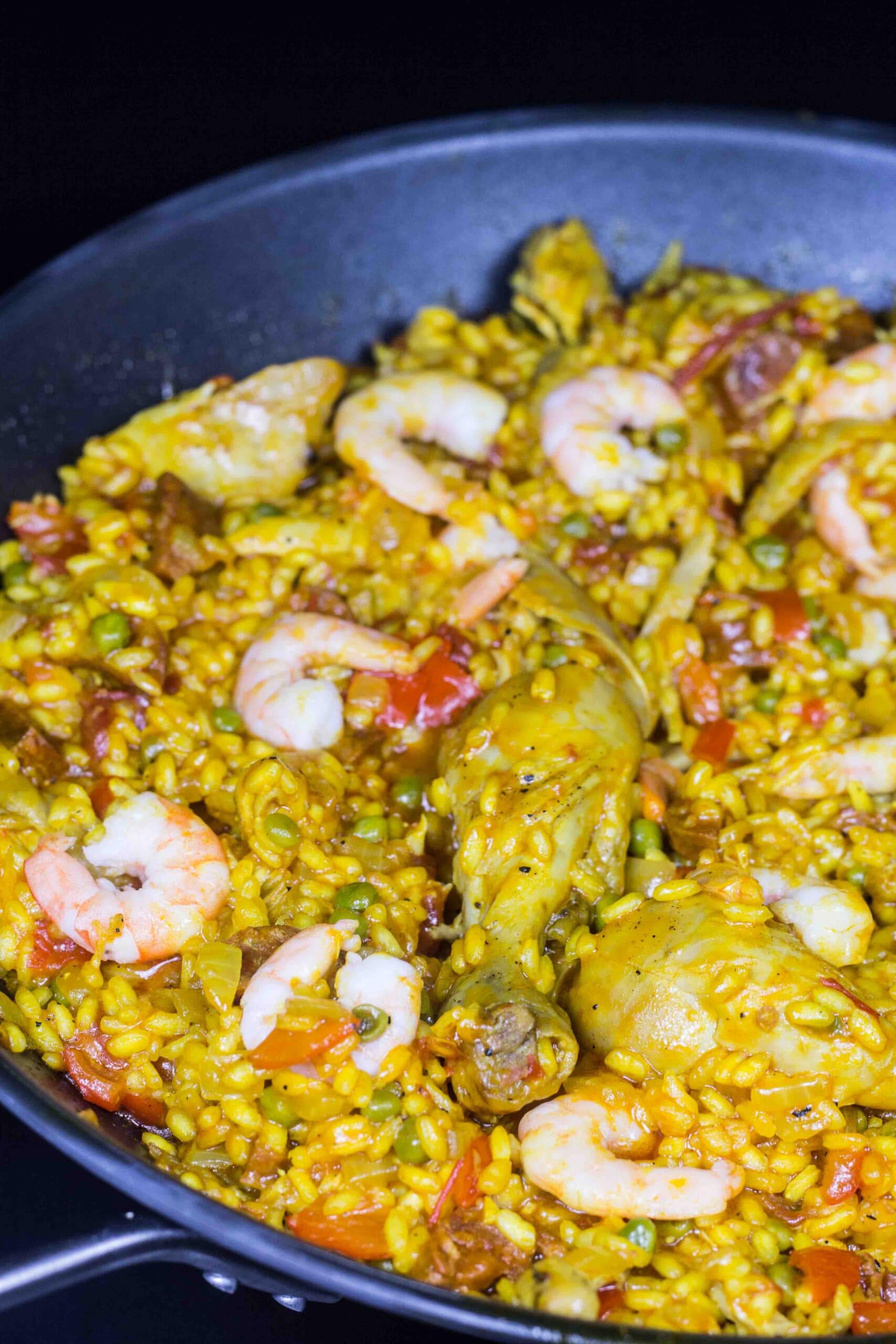 Paella med kylling og rejer Nem og meget lækker opskrift på Paella!