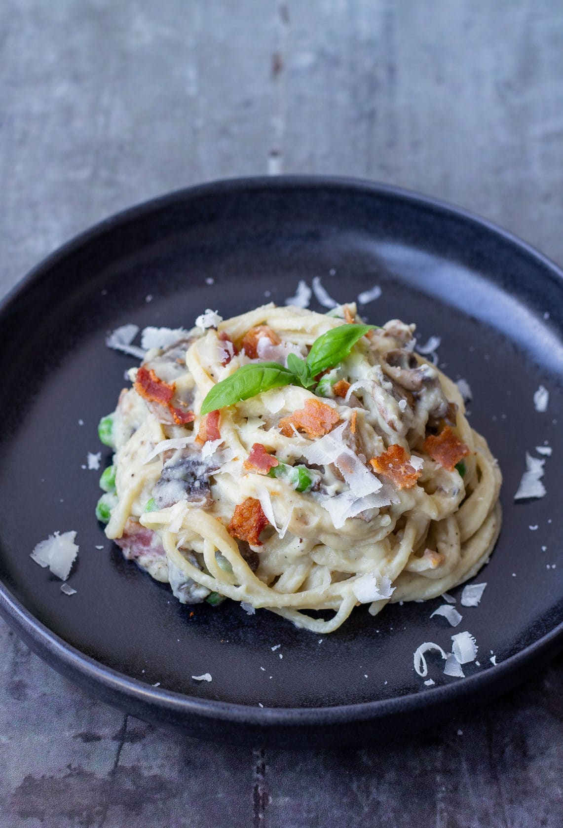 Cremet pastaret med blomkålssauce og svampe