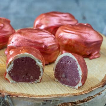 Påskeæg med solbær lakrids og hvid chokolade