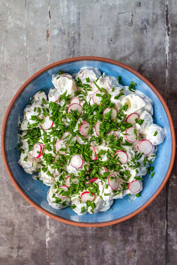 Kartoffelsalat med radiser og purløg