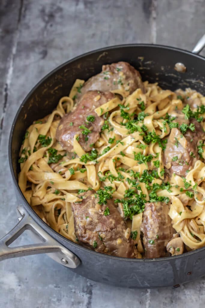 Cremet pastaret med svinekød