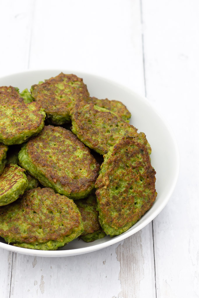 Groentsagsfrikadeller med groenne boenner