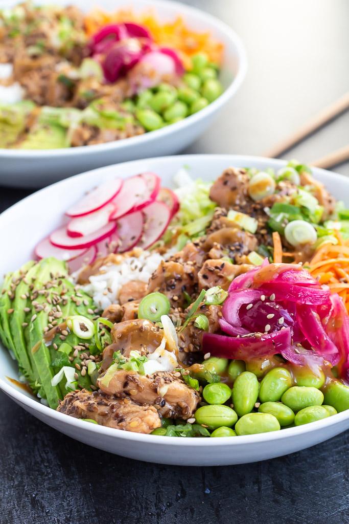 Poke bowl med laks - måltidssalat