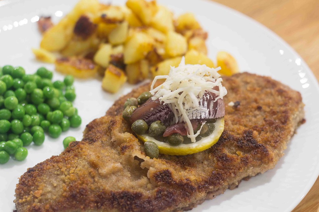 Wienerschnitzel med dreng og brasede kartofler