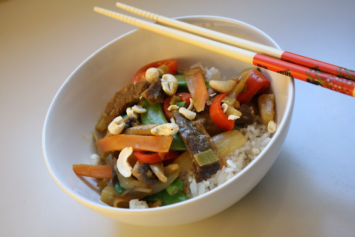Oksekoedsstrimler i wok med kokosmaelk