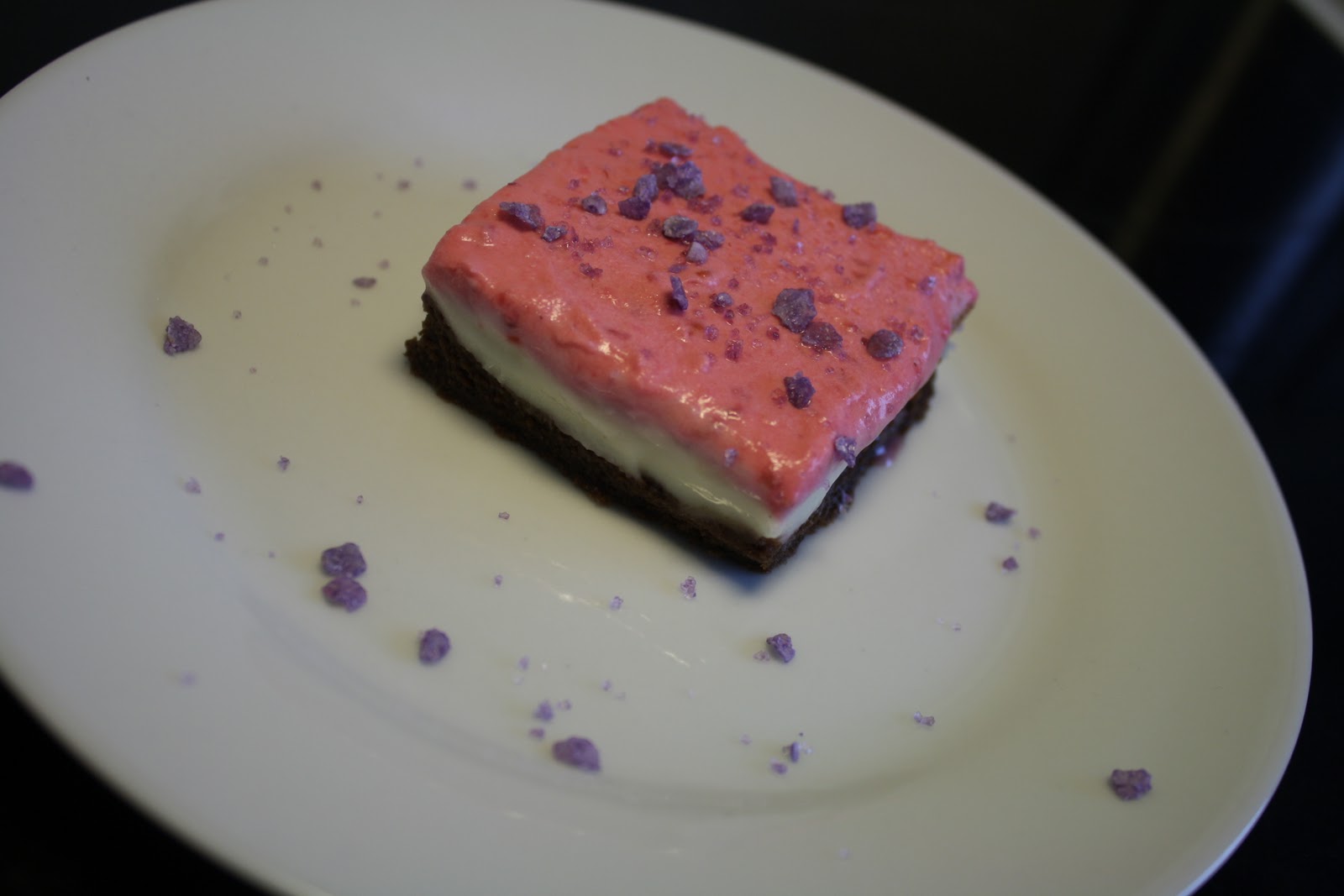 Cheesecake-brownie med hindbærskum