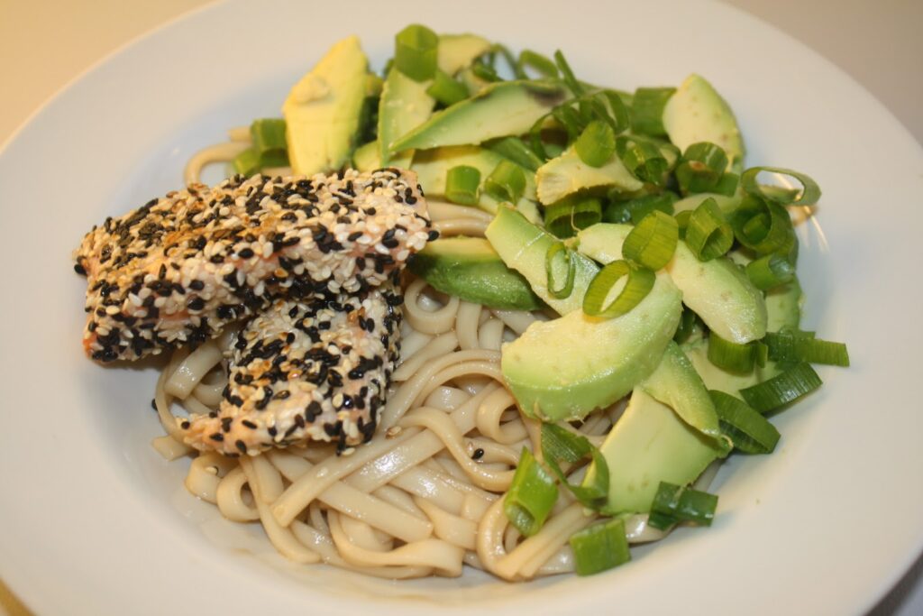 sesam stegtlaksmedavokadosalat