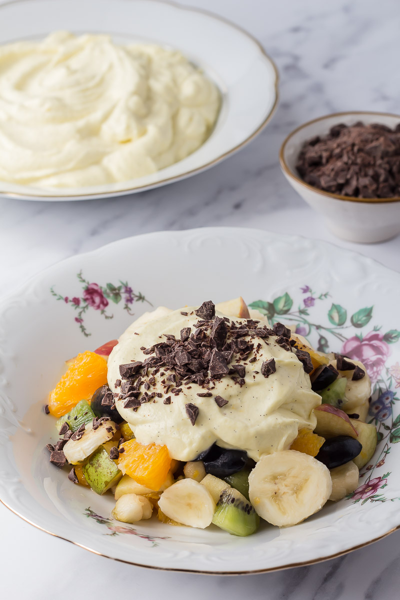 Frugtsalat eller abemad med raacreme