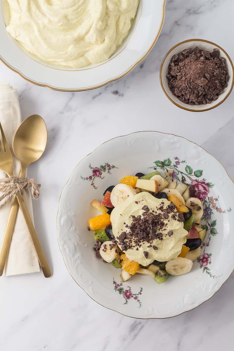 Frugtsalat eller abemad med raacreme