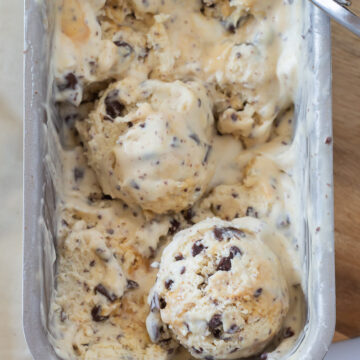 Hjemmelavet is med baileys chokolade og karamel