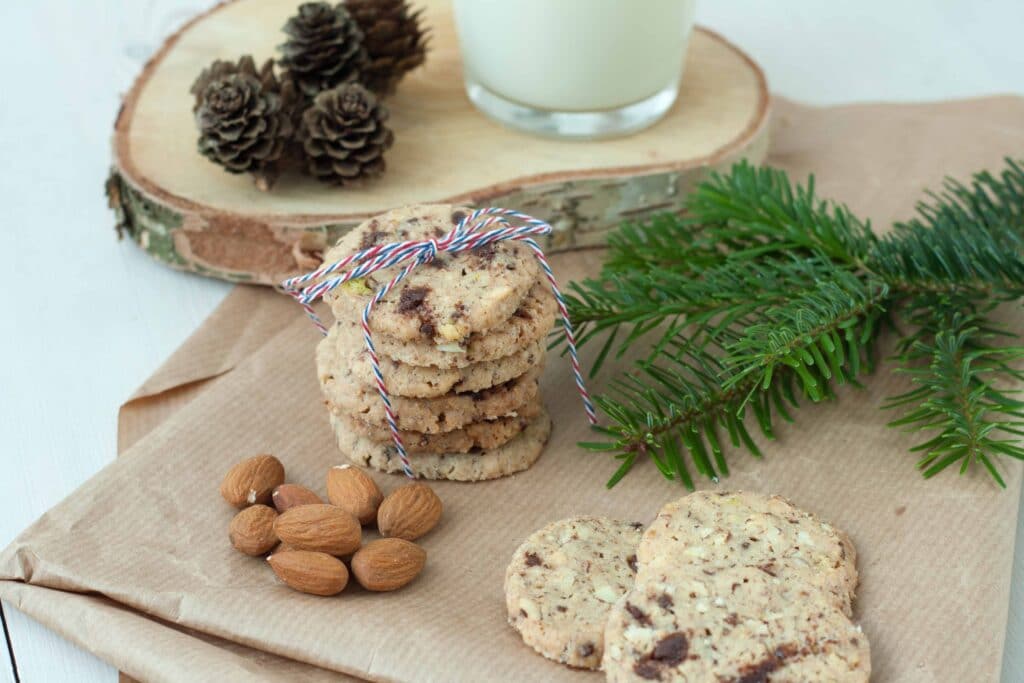 Småkager med chokolade og nødder