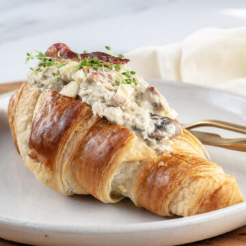 Croissant med hoensesalat