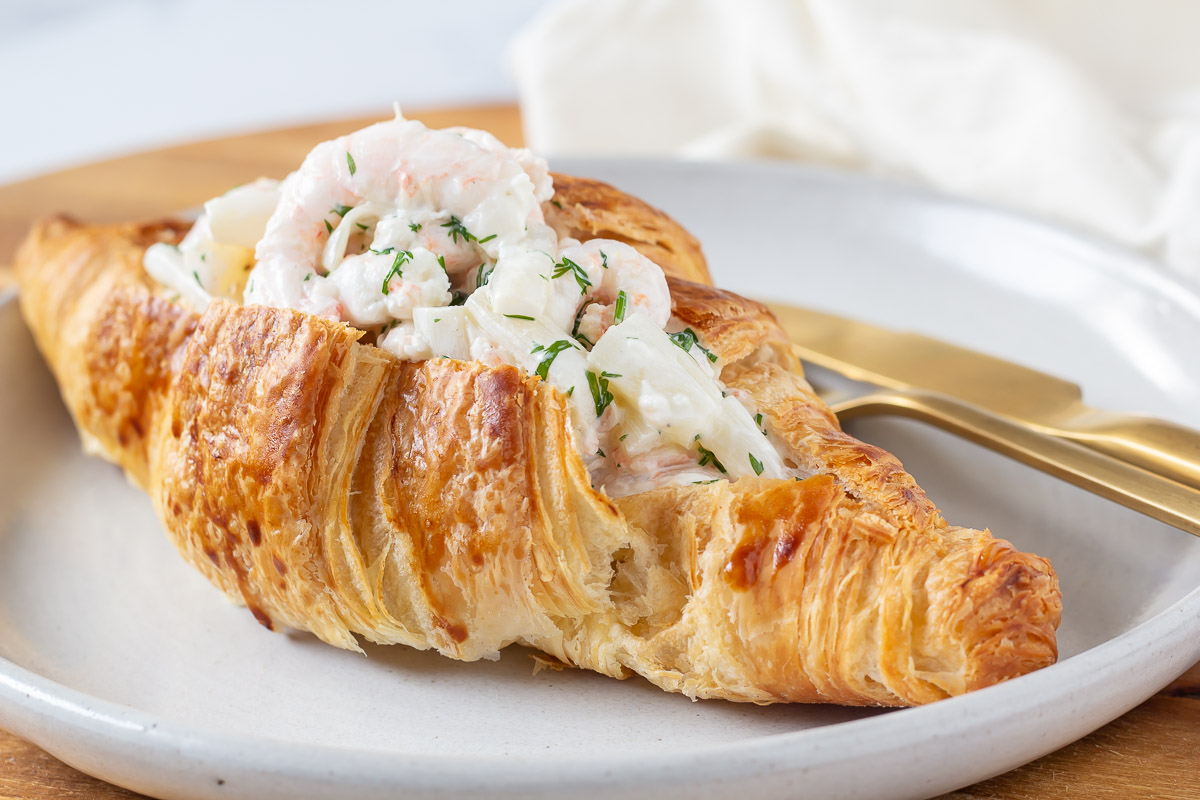 Croissant med rejesalat