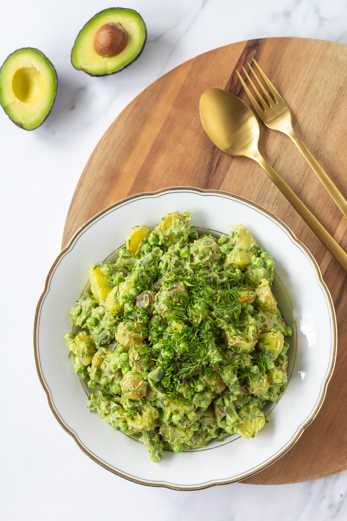 Groen kartoffelsalat med avocadodressing