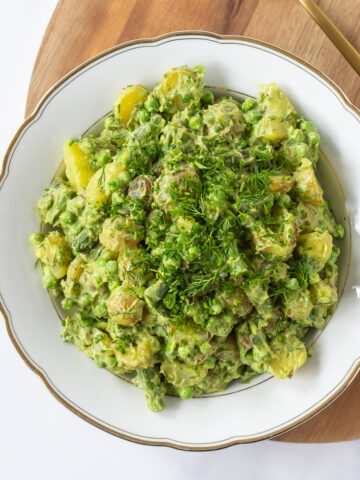 Groen kartoffelsalat med avocadodressing