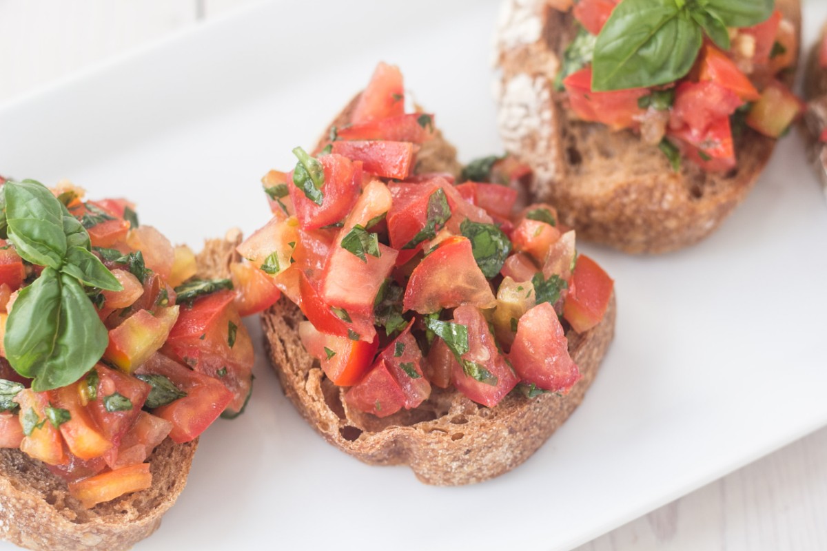 Barry unlock hver dag Bruschetta | Nem opskrift på bruschetta med tomat og basilikum